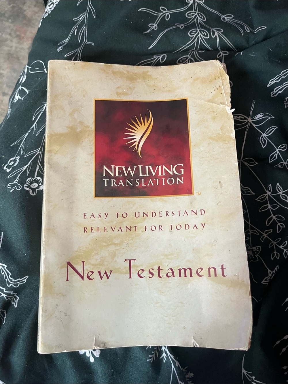 New Living Translation New Testament - Beige Cover